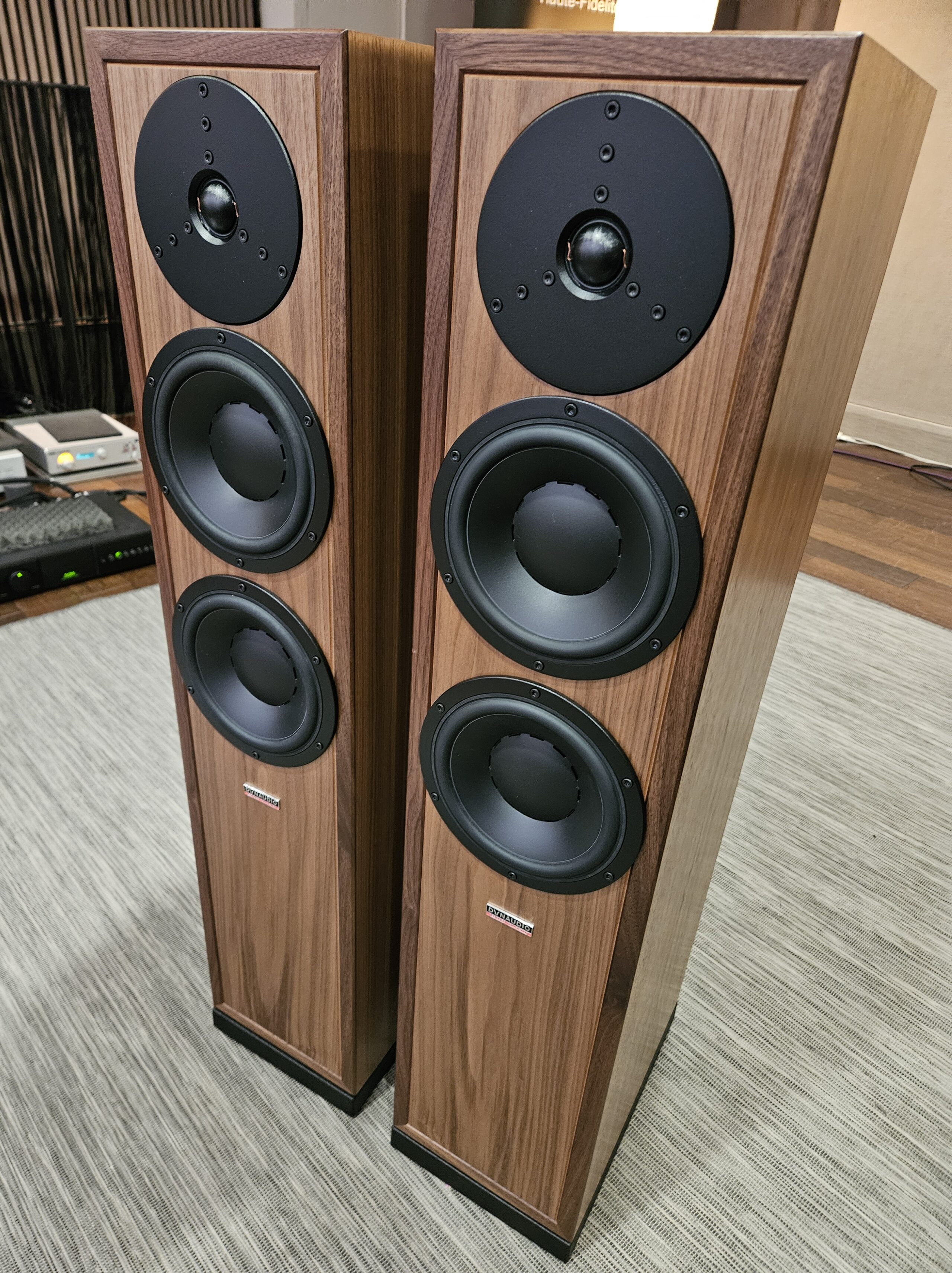 DYNAUDIO Contour Legacy : série limitée à 1000 exemplaires (en écoute chez Acoustic Gallery)