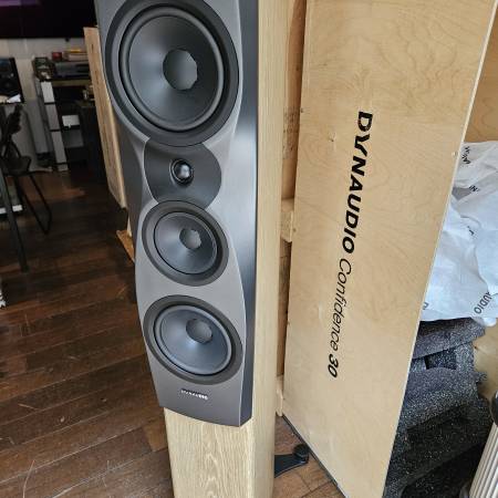 DYNAUDIO Confidence 30