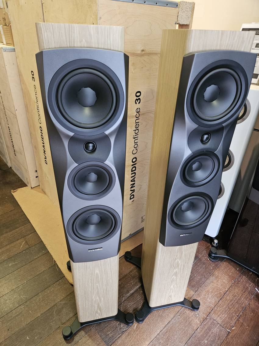Dynaudio Confidence 30 front